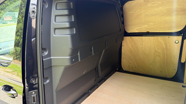 Ford Transit Connect 230 L2 Diesel 2.0 EcoBlue 102ps Limited Van